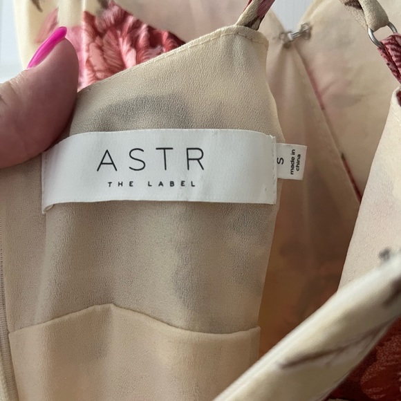 Astr The Label | Astr Long Floral Dress | Color: Cream/Pink/ Tan - Picture 4 of 4